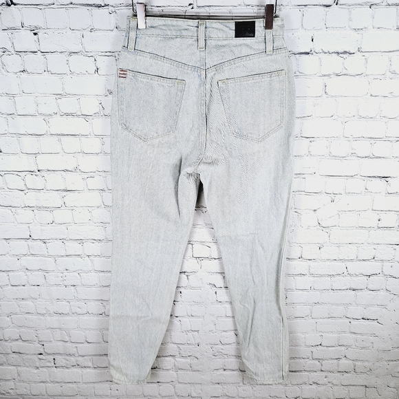 BDG URBAN OUTFITTERS | Mom high rise light wash tapered leg jeans - Picture 2 of 12